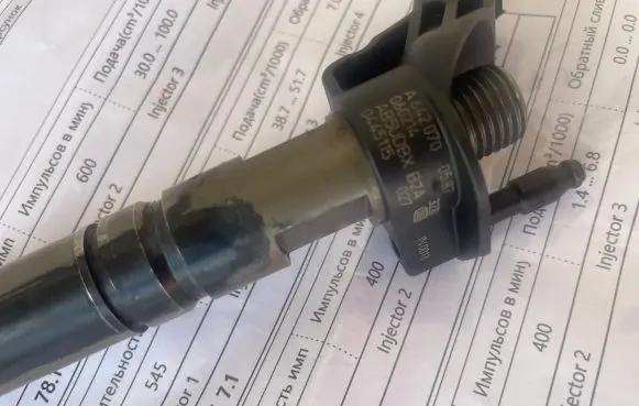 Mercedes-Benz ML W164 Fuel injector A6420700587 0445115027