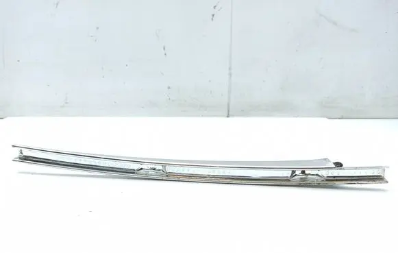 Mercedes-Benz COMPAKT W115 Front door glass trim molding 