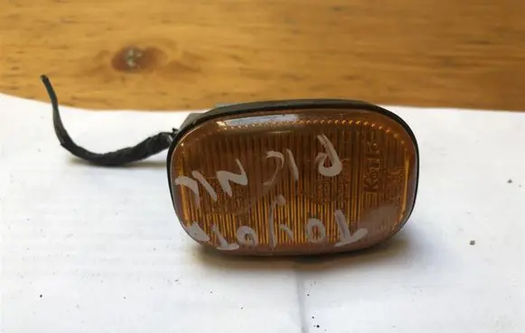 Toyota Picnic Front fender indicator light