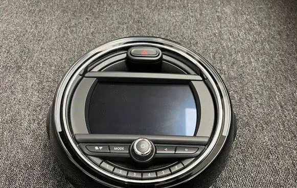 Mini One - Cooper F56 F55 Radio/GPS head unit trim A2C81679902 9367673