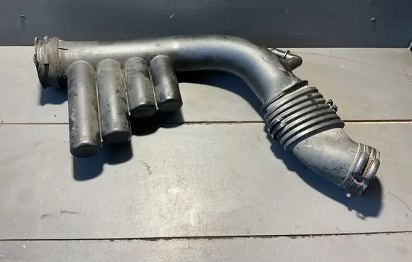 Land Rover Freelander 2 - LR2 Air intake hose/pipe 6G929A673BG 6652A