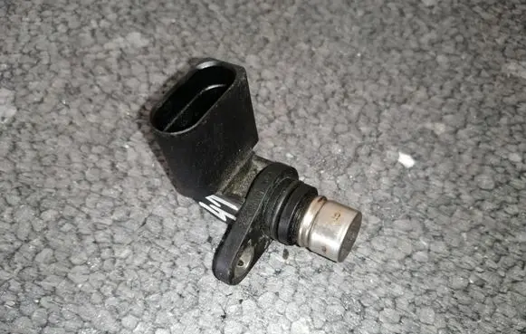 Volkswagen Golf IV Crankshaft position sensor 06A905161A