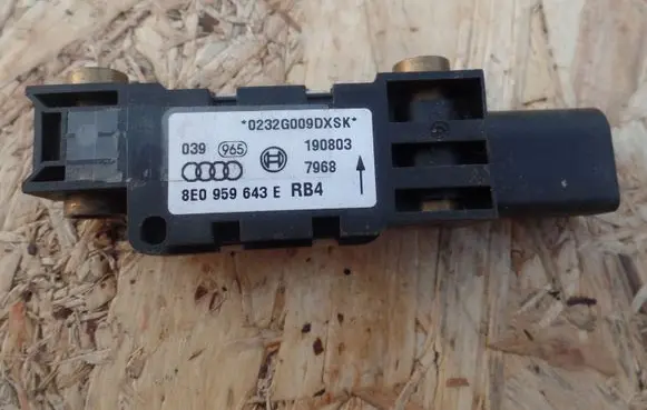 Audi A6 S6 C5 4B Airbag deployment crash/impact sensor 4B0959643E 190803