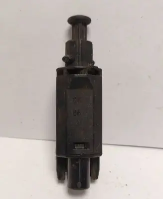 Volkswagen PASSAT B5 Brake pedal sensor switch 191945515