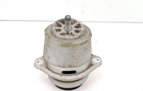 Volkswagen Touareg II Engine mount bracket 7P6199131