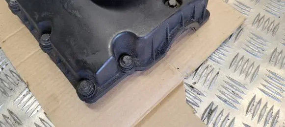 Volkswagen Touran I Rocker cam cover 038103469