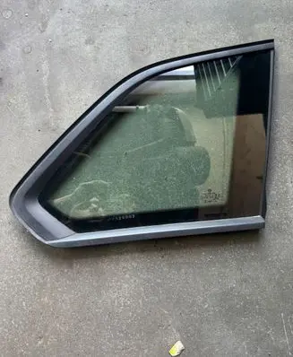 Volkswagen Golf VIII Rear side window 5H9845298R