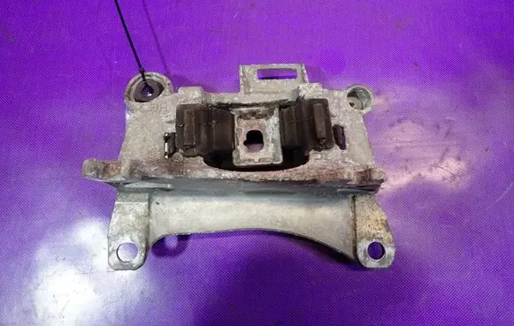Renault Fluence Gearbox mounting bracket 