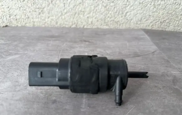 Audi A7 S7 4G Windscreen/windshield washer pump 8K5955647