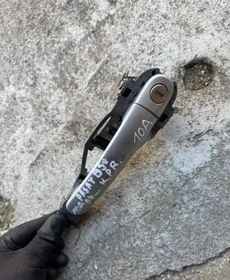 Volkswagen PASSAT B5.5 Front door exterior handle 3B0837885