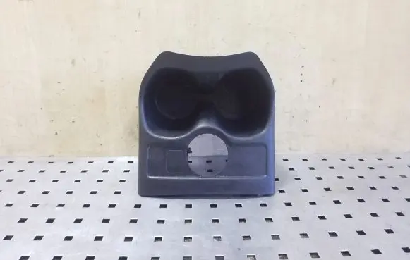 Cup holder front