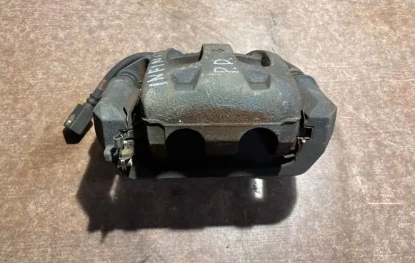 Infiniti Q70 Y51 Front brake caliper 41001EG50A