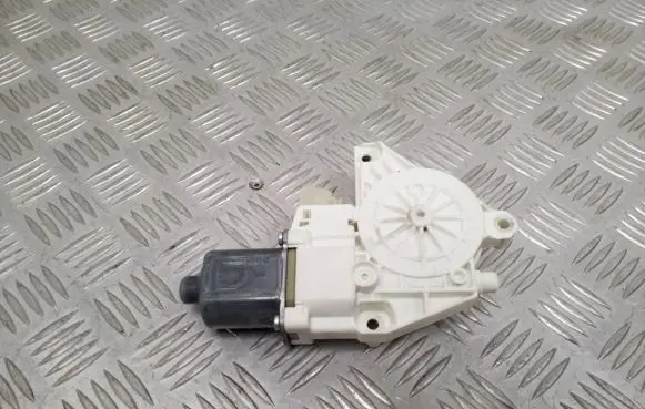 Mercedes-Benz GLK (X204) Front door window regulator motor A2048200242