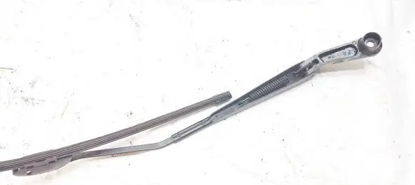 Chrysler 300 - 300C Front wiper blade arm