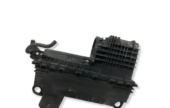 Renault Kangoo I Air filter box 8200557476