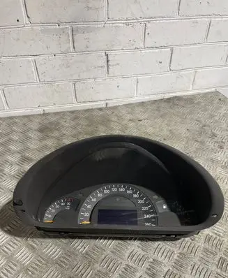 Mercedes-Benz C W203 Speedometer (instrument cluster) A2035403047