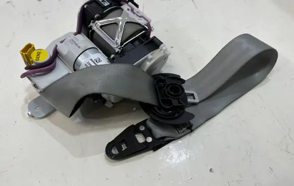 Audi A8 S8 D4 4H Front seatbelt 4H0857706 | 888.119.687