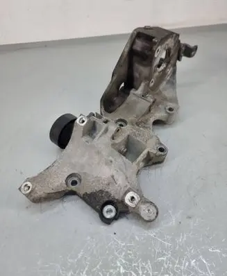 Volkswagen Scirocco Generator/alternator bracket 03l903143