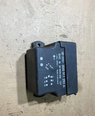 Volkswagen II LT Glow plug pre-heat relay 2D0911253 899063000