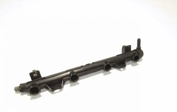 Fuel injector supply line/pipe