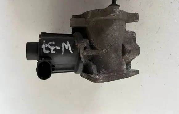 Volkswagen Transporter - Caravelle T5 EGR valve 076131501A