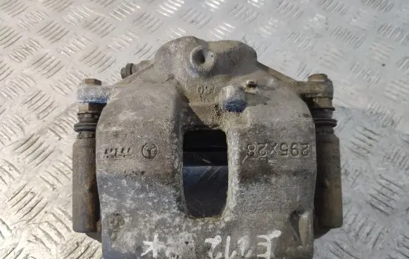 Mercedes-Benz E W212 Front brake caliper 4109B