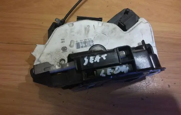 Seat Leon (5F) Rear door lock 5K4839015Q
