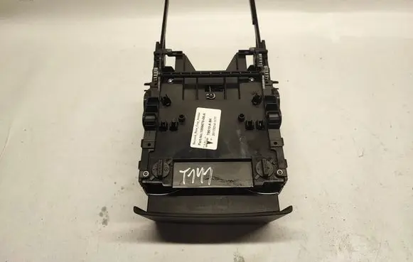 Tesla Model X Cup holder 108667000A