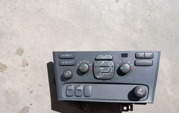 Volvo S60 Climate control unit 8691950