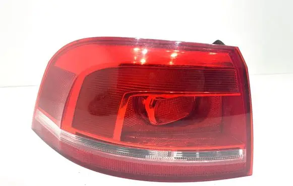 Volkswagen PASSAT B7 Rear/tail lights 3AF945095E