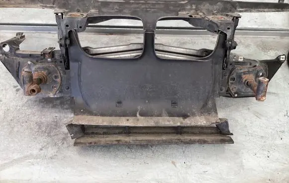 BMW 3 E46 Radiator support slam panel 8202832