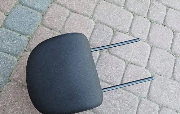 Opel Vivaro Front seat headrest 