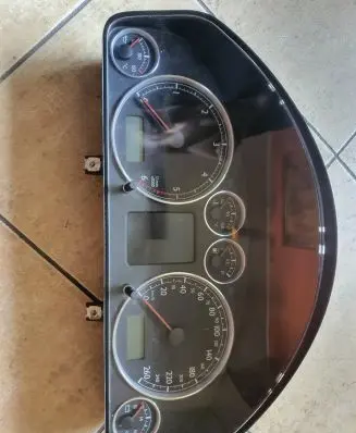 Volkswagen Sharan Speedometer (instrument cluster) 7M3920840T 032811030