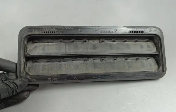 Quarter panel pressure vent