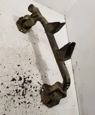 Suzuki Swift II Engine mounting bracket