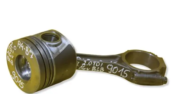 Audi A4 S4 B7 8E 8H Piston 7901J 038J