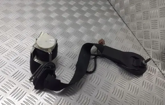 Ford Focus Front seatbelt