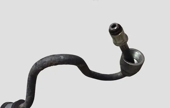 Volvo V40 Fuel injector supply line/pipe