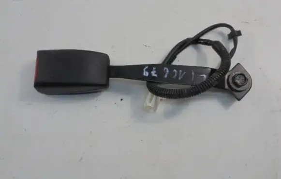 Mazda 2 Front seatbelt buckle