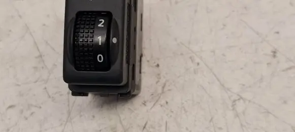 Nissan Juke I F15 Headlight level height control switch 2Z28K2