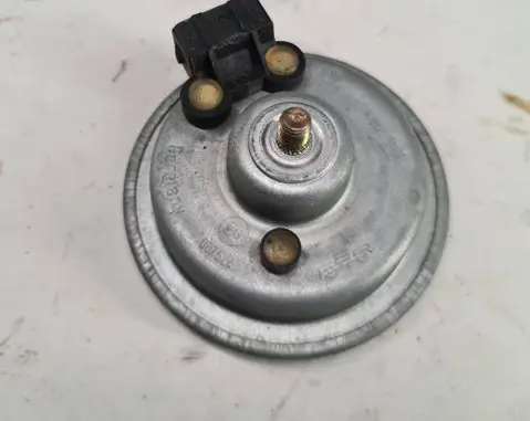 Volkswagen Golf IV Horn signal 007524