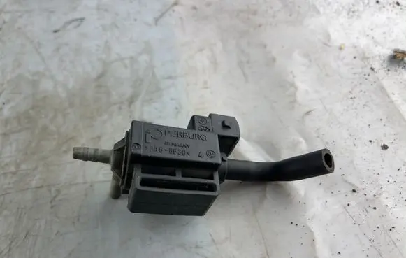 Jaguar XJ X351 Vacuum valve 