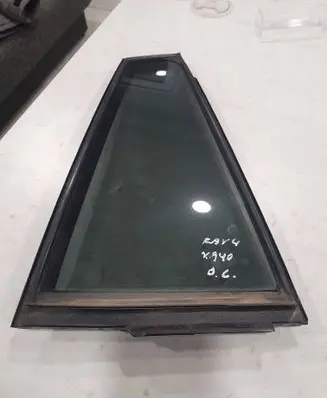Toyota RAV 4 (XA40) Rear vent window glass 6818842050