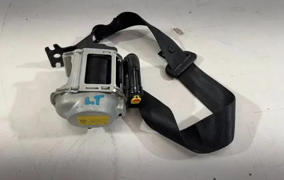 Volkswagen PASSAT B8 Rear seatbelt