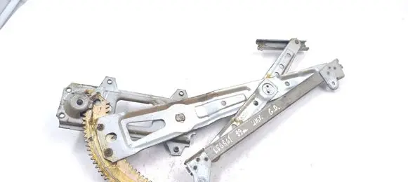 Rear door manual window regulator