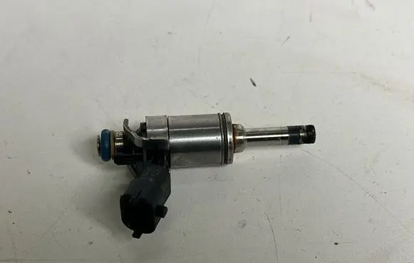 Ford Mustang VI Fuel injector 0261500