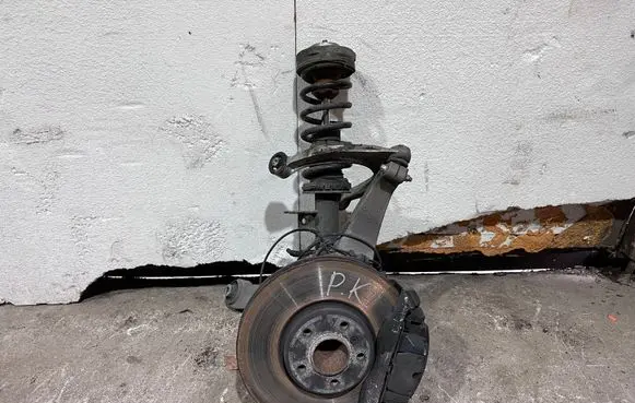 BMW 6 F06 Gran coupe Front wheel hub spindle knuckle