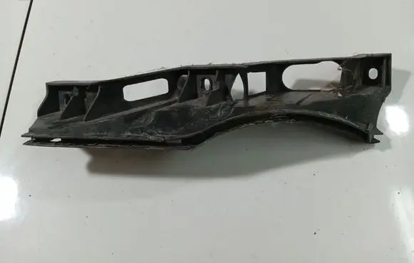 Volkswagen PASSAT B6 Front bumper mounting bracket 3C0807890