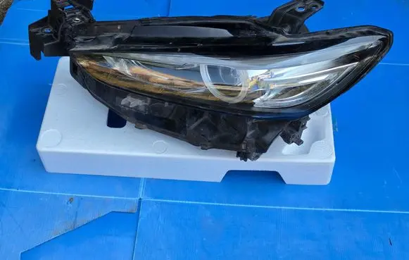 Mazda 6 Headlight/headlamp GRF551040