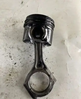 Subaru Outback Piston with connecting rod